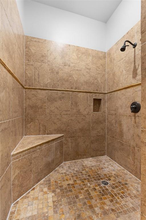 8212 Denali Pkwy, Austin, TX 78726 - full bathroom featuring a tile shower