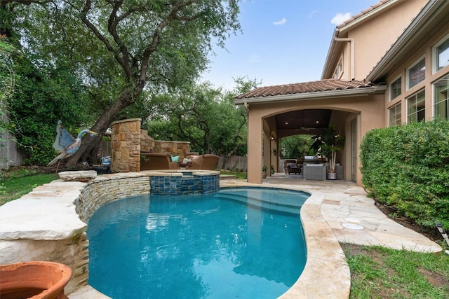 8212 Denali Pkwy, Austin, TX 78726 - view of swimming pool featuring a patio, a fenced backyard, a ceiling fan, and a pool with connected hot tub