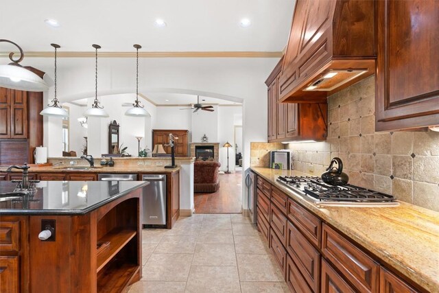8212 Denali Pkwy, Austin, TX 78726 - kitchen featuring stainless steel gas stovetop, ceiling fan, open floor plan, backsplash, and crown molding