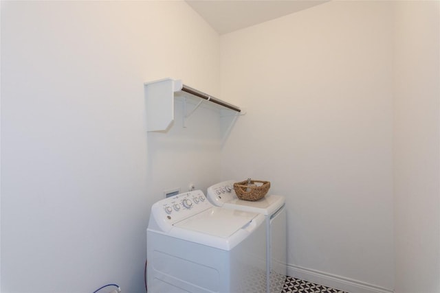 121 Split Oak Dr, Cedar Park, TX 78613 - laundry area featuring washing machine and clothes dryer and baseboards