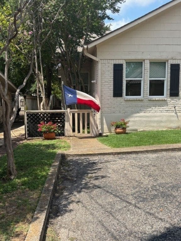 307 Quarry St, San Marcos, TX 78666 - view of home's exterior with brick siding