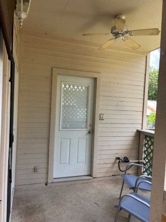 307 Quarry St, San Marcos, TX 78666 - doorway to property featuring ceiling fan