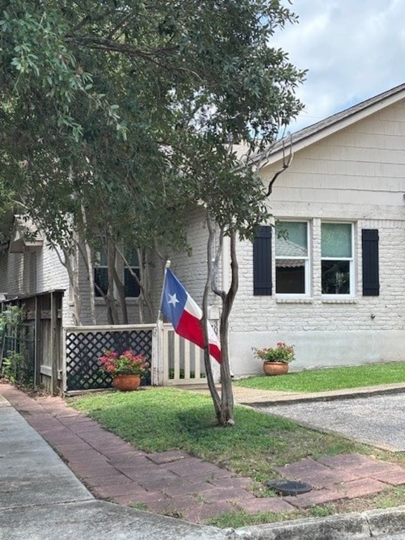 307 Quarry St, San Marcos, TX 78666 - view of side of home featuring brick siding