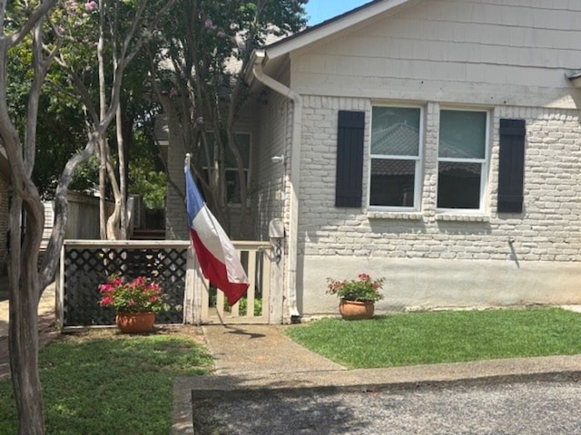 307 Quarry St, San Marcos, TX 78666 - view of front facade with brick siding
