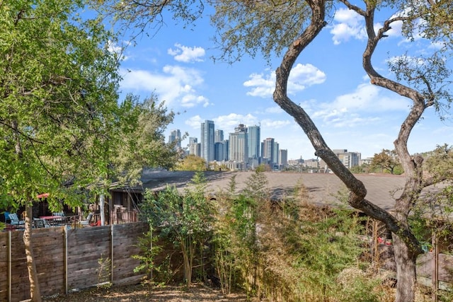 1406 Summit St, Austin, TX 78741 - view of yard with a skyline view