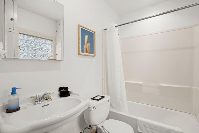 1406 Summit St, Austin, TX 78741 - bathroom with a sink, toilet, and shower / bathtub combination with curtain