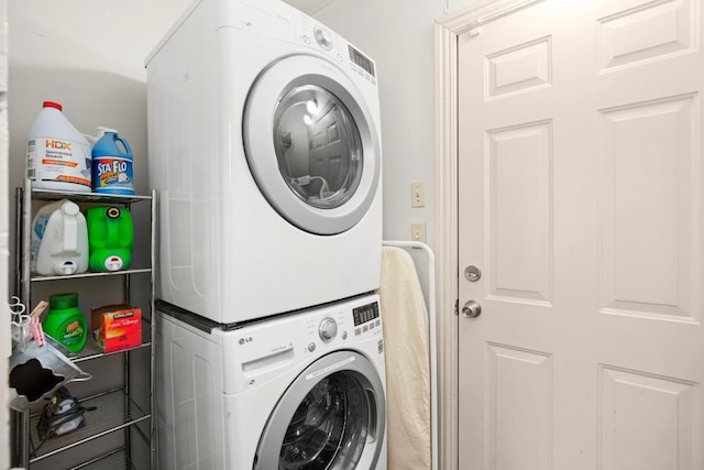 1406 Summit St, Austin, TX 78741 - laundry room featuring stacked washer and clothes dryer