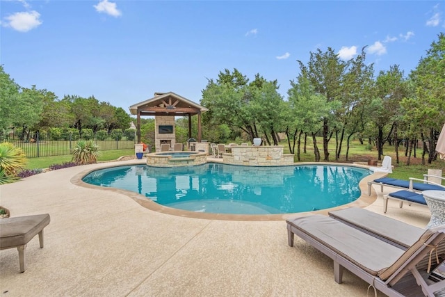 1626 Bearkat Canyon Dr, Dripping Springs, TX 78620 - view of pool featuring a patio, a pool with connected hot tub, and view of wooded area