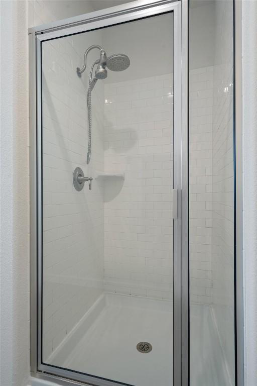 8940 Parker Ranch Cir Unit B, Austin, TX 78748 - bathroom featuring a stall shower