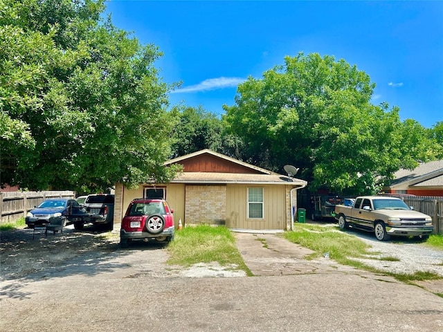 5005 S Pleasant Valley Rd, Austin, TX 78744 - view of front of home