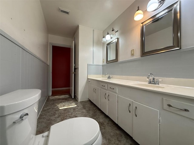 429 Camelback Rd, La Grange, TX 78945 - bathroom with double vanity and toilet