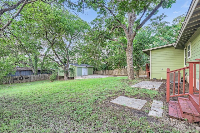 704 Wren Ave, Austin, TX 78753 - view of yard with an outbuilding