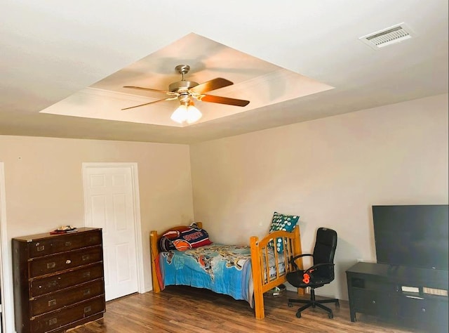 5105 Bantom Woods Bnd, Austin, TX 78724 - bedroom with a raised ceiling, wood finished floors, and a ceiling fan