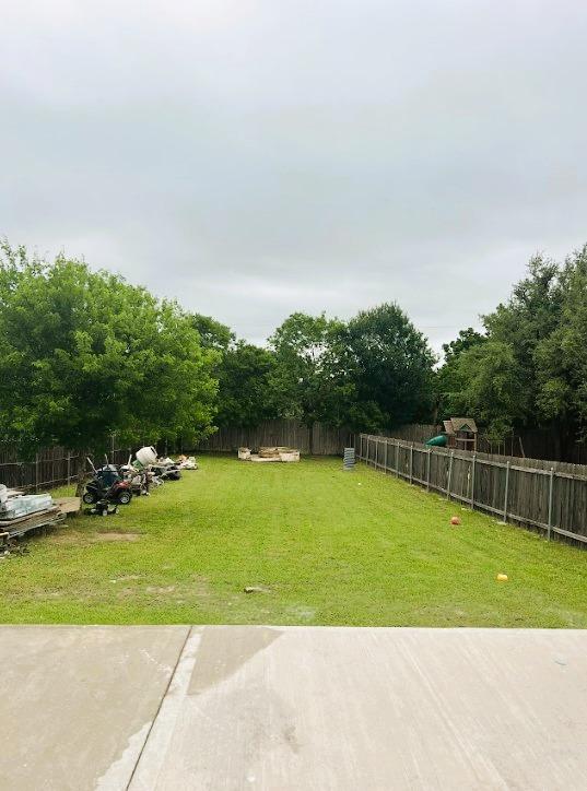 5105 Bantom Woods Bnd, Austin, TX 78724 - view of yard featuring a patio
