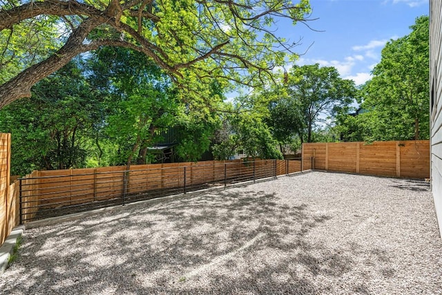 1305 Walnut Ave, Austin, TX 78702 - view of fenced backyard