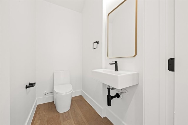 1305 Walnut Ave, Austin, TX 78702 - bathroom featuring wood finished floors, baseboards, and toilet
