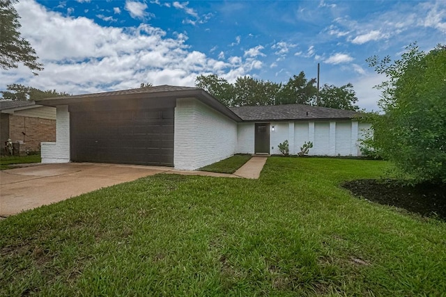 7614 Andiron Cir, Houston, TX 77041 - view of front facade with a front lawn, brick siding, an attached garage, and driveway