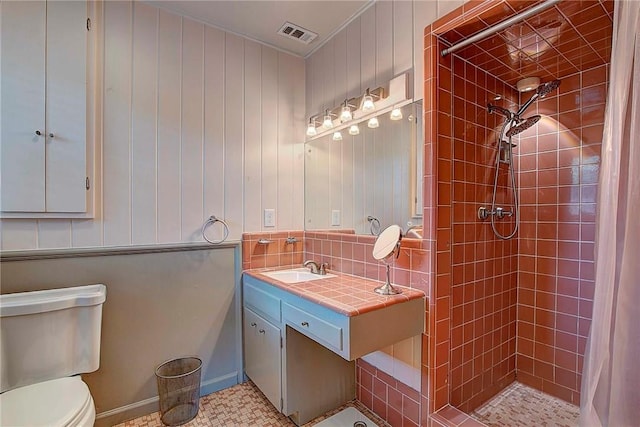 1706 Ridgemont Dr, Austin, TX 78723 - full bathroom with a tile shower, toilet, and vanity