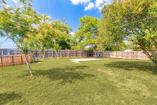 116 S Hackberry Ave, Luling, TX 78648 - view of yard