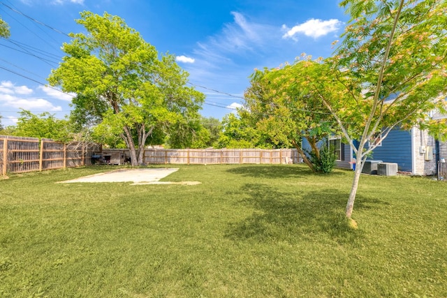 116 S Hackberry Ave, Luling, TX 78648 - view of yard featuring a patio area and central AC unit