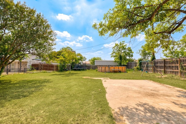 116 S Hackberry Ave, Luling, TX 78648 - view of yard featuring a trampoline