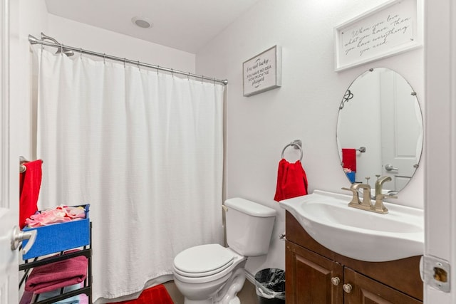 116 S Hackberry Ave, Luling, TX 78648 - full bath with vanity, toilet, and curtained shower