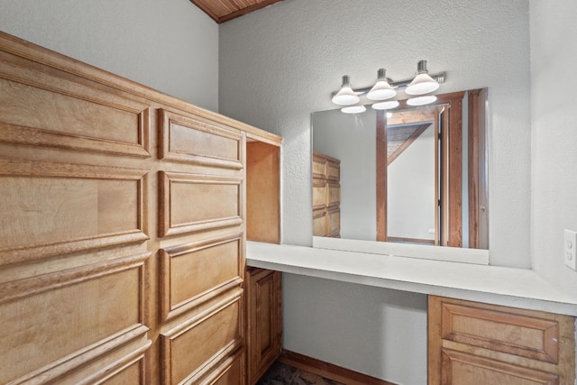 180 Bradley Ln, Rosanky, TX 78953 - bathroom featuring a textured wall