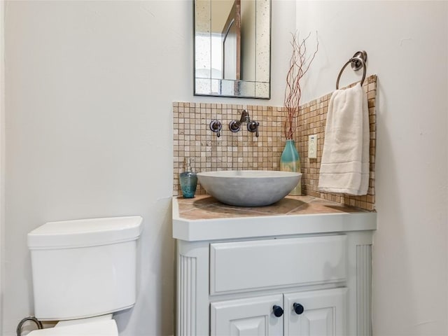 17545 E Reed Parks Rd Unit 5, Jonestown, TX 78645 - bathroom with vanity and toilet