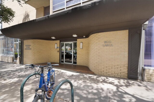1800 Lavaca St Unit A108, Austin, TX 78701 - view of patio / terrace