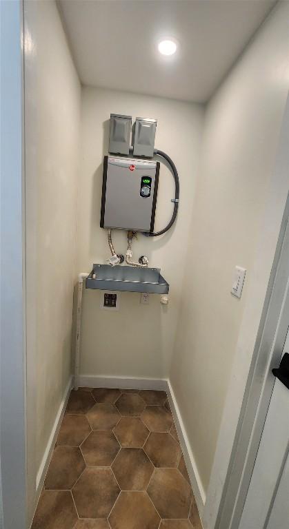1134 Lott Ave, Austin, TX 78721 - utilities with a sink