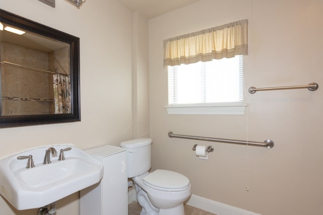 6903 N La Salle Dr, Austin, TX 78723 - full bath with a sink, toilet, and a shower with shower curtain