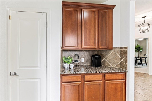 295 Desert Wilow Way, Austin, TX 78737 - bar with tasteful backsplash and light tile patterned flooring