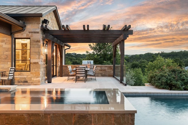12625 Maidenhair Ln Unit 32, Austin, TX 78738 - pool at dusk with an outdoor pool, an outdoor kitchen, a pergola, and a patio area