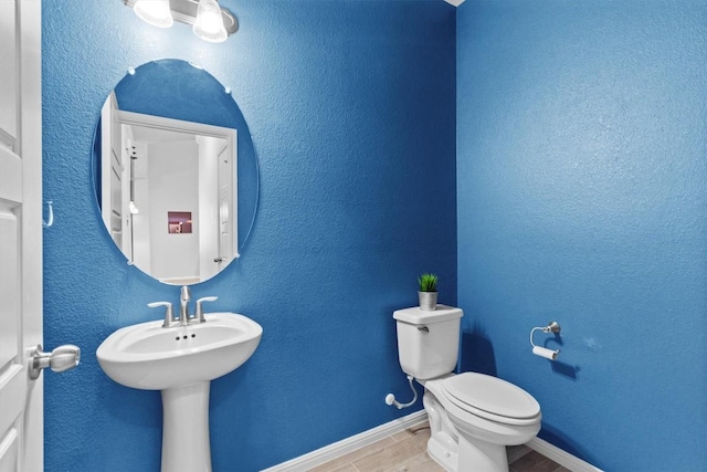 1913 Gabrielles Way, Manchaca, TX 78652 - bathroom featuring toilet and baseboards