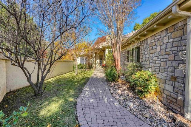 104 Mason Ct, Horseshoe Bay, TX 78657 - view of yard