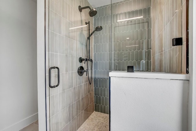 4127 E 12th St Unit 5, Austin, TX 78721 - full bathroom featuring tiled shower