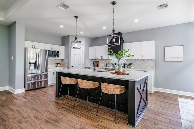 367 Stockade Ranch Rd, Paige, TX 78659 - kitchen with stainless steel appliances, a sink, baseboards, light countertops, and recessed lighting