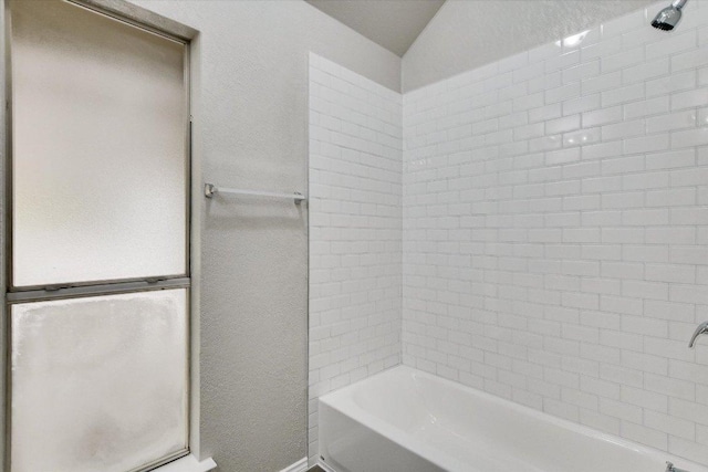501 Maple Run, Round Rock, TX 78664 - full bathroom with shower / tub combination and vaulted ceiling