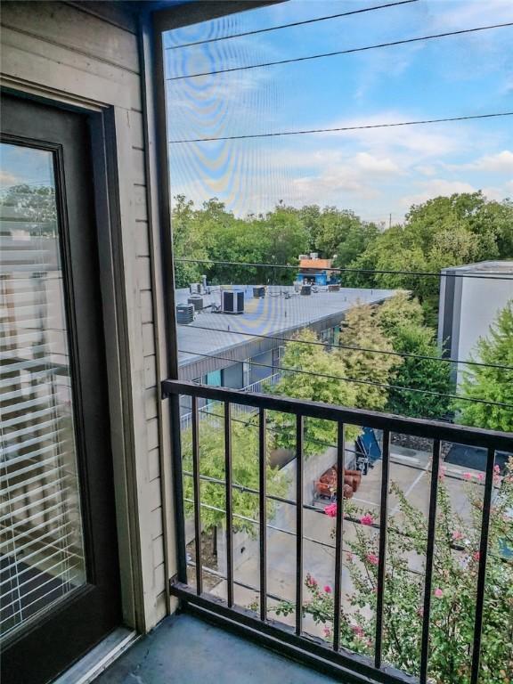 106 E 30th St Unit 305, Austin, TX 78705 - view of balcony