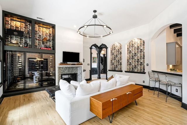 2621 Exposition Blvd, Austin, TX 78703 - living room featuring arched walkways, wood finished floors, a dry bar, baseboards, and recessed lighting