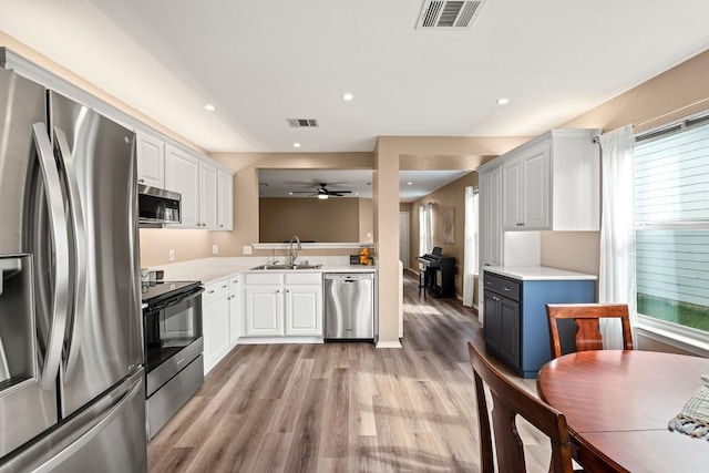 509 Big Bend Trl, Taylor, TX 76574 - kitchen featuring appliances with stainless steel finishes, a sink, light wood finished floors, light countertops, and recessed lighting