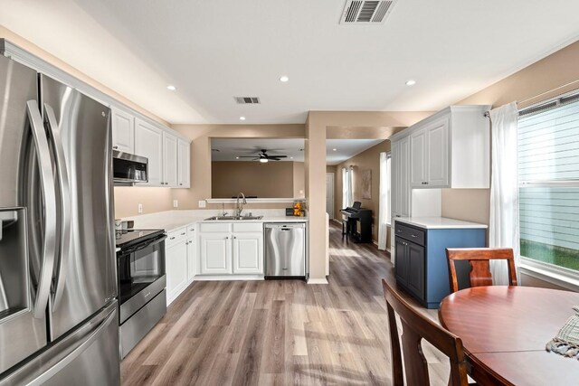 509 Big Bend Trl, Taylor, TX 76574 - kitchen featuring appliances with stainless steel finishes, a sink, light wood finished floors, light countertops, and recessed lighting