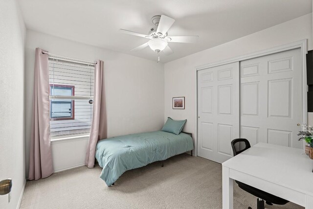 509 Big Bend Trl, Taylor, TX 76574 - bedroom featuring light colored carpet, a desk, a ceiling fan, and a closet