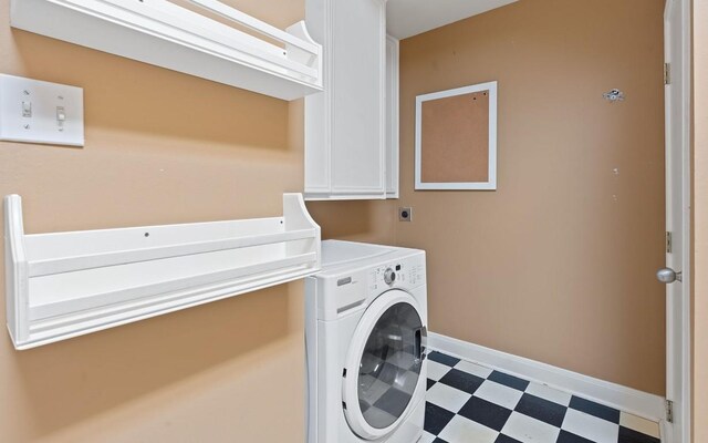 762 S Guadalupe St, Lockhart, TX 78644 - washroom featuring washer / dryer, tile patterned floors, and baseboards