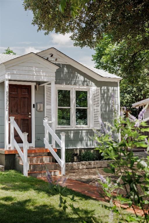 5306 Harmon Ave, Austin, TX 78751 - view of front of house