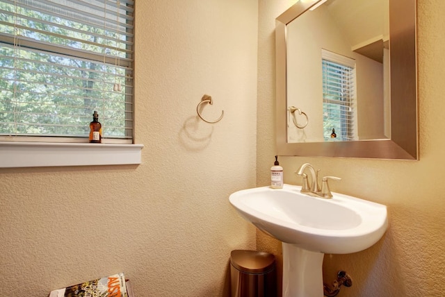 3808 Mattie St, Austin, TX 78723 - bathroom with a textured wall