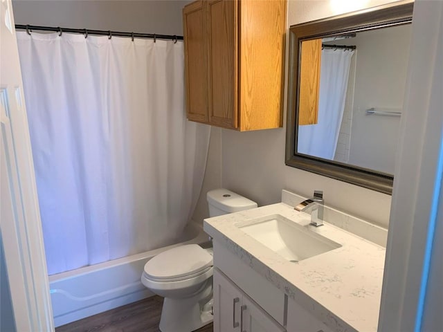 4102 Glendale Ln, Lago Vista, TX 78645 - bathroom featuring vanity, shower / bath combination with curtain, and wood finished floors