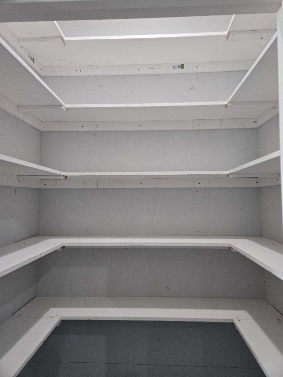1525 Waco St, Gonzales, TX 78629 - view of pantry