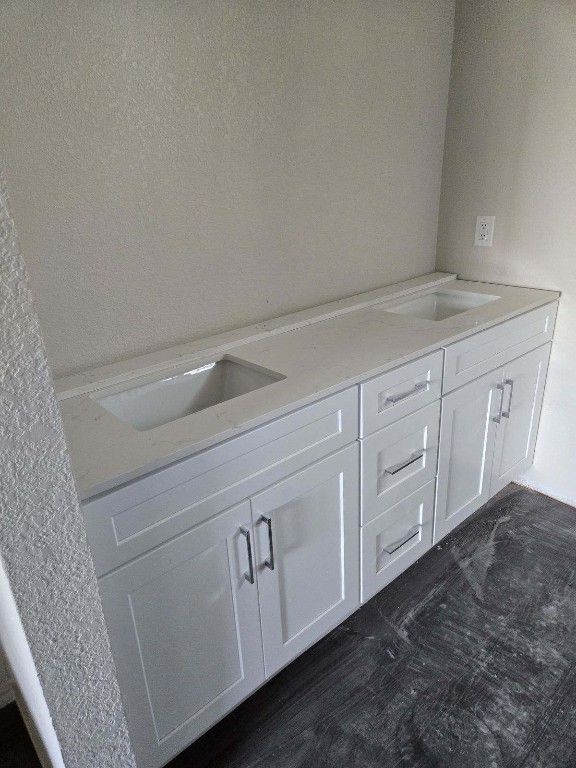 1525 Waco St, Gonzales, TX 78629 - bathroom with double vanity