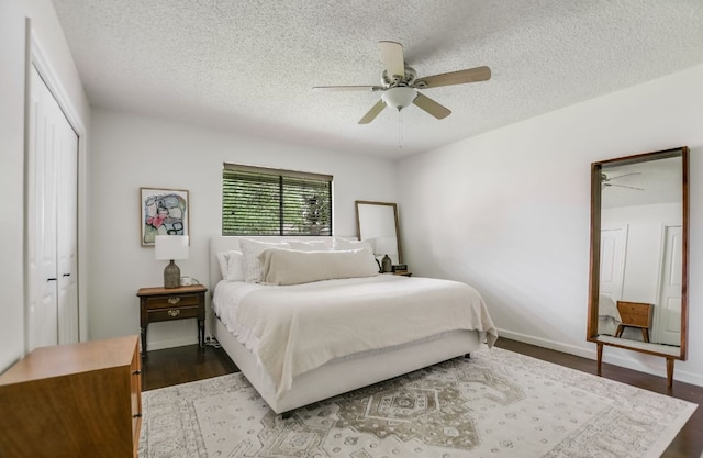 7000 Shadywood Dr, Austin, TX 78745 - bedroom with wood finished floors, a textured ceiling, a closet, and ceiling fan
